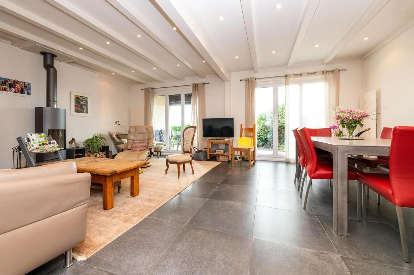 Semi-detached villa with 5.5 rooms, beautifully landscaped garden - Photo 6 of 13