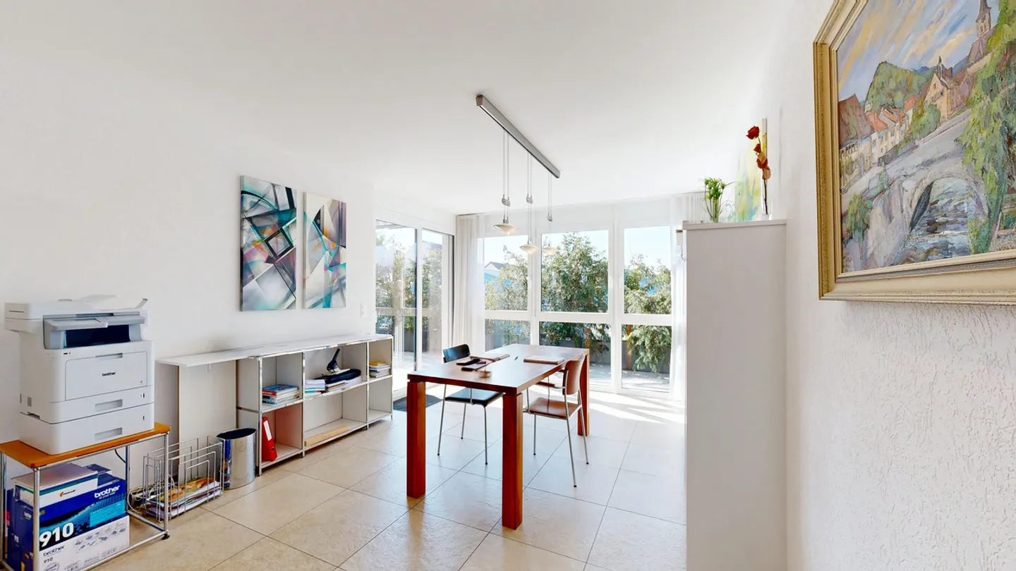 Modern 2.5-room condominium with spacious balcony - Photo 2 of 11