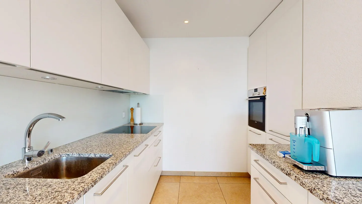 Modern 2.5-room condominium with spacious balcony - Photo 3 of 11