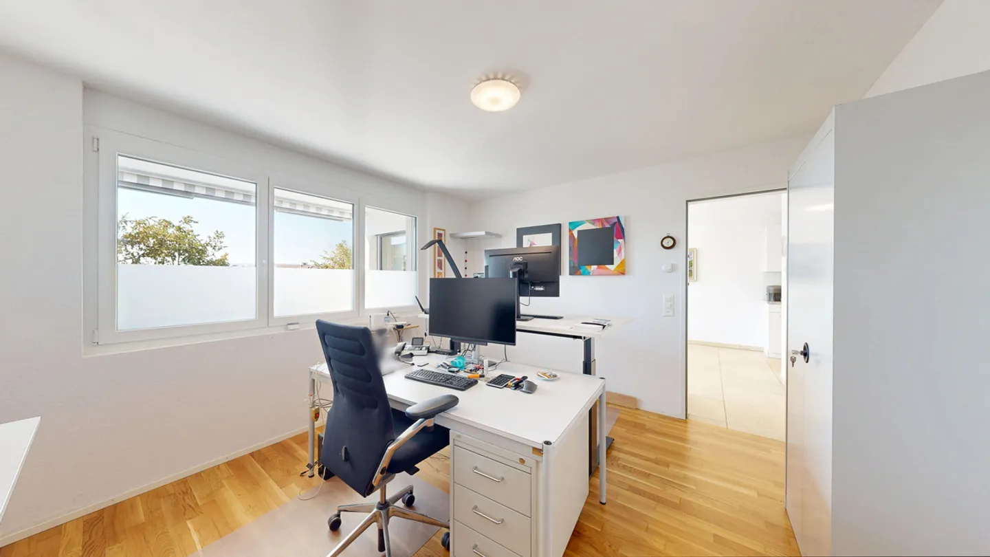 Modern 2.5-room condominium with spacious balcony - Photo 4 of 11