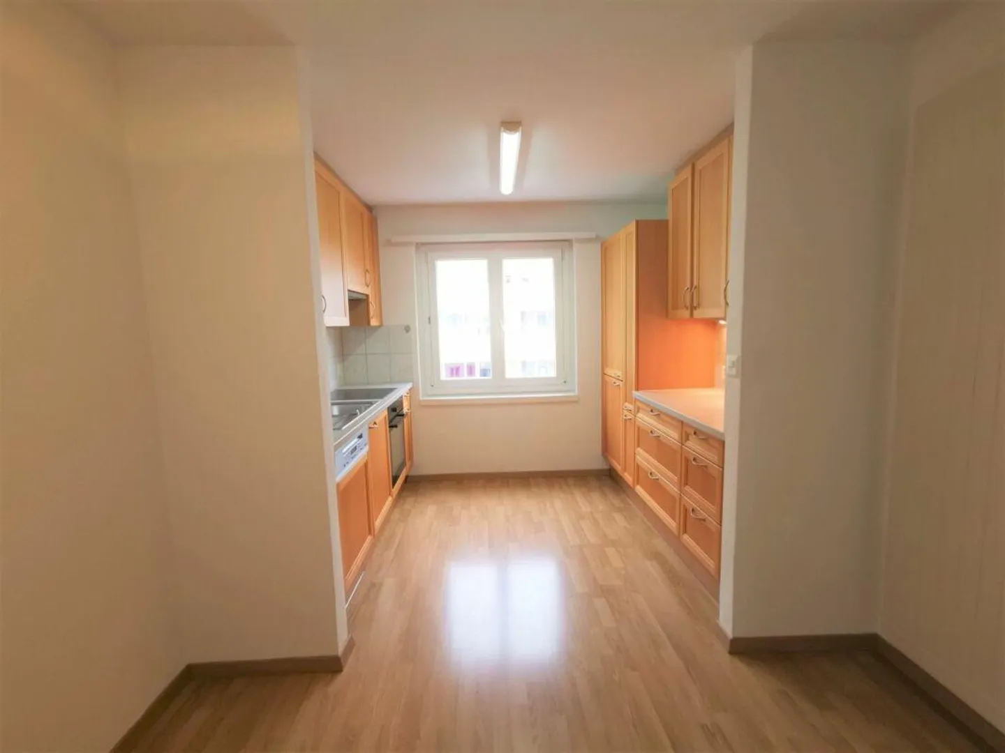 Helle und grosse 3.5Zi Wohnung mit Balkon - Foto 2 von 8