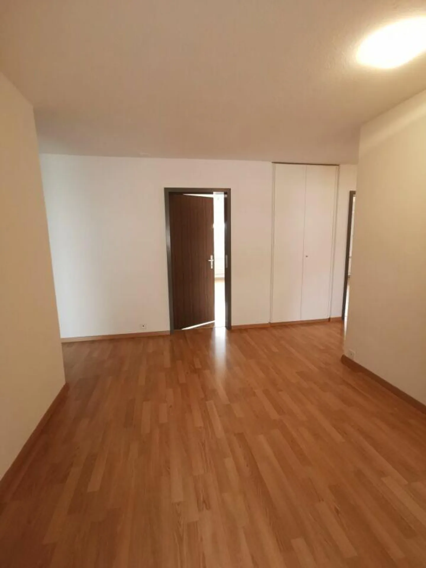 Helle und grosse 3.5Zi Wohnung mit Balkon - Foto 5 von 8