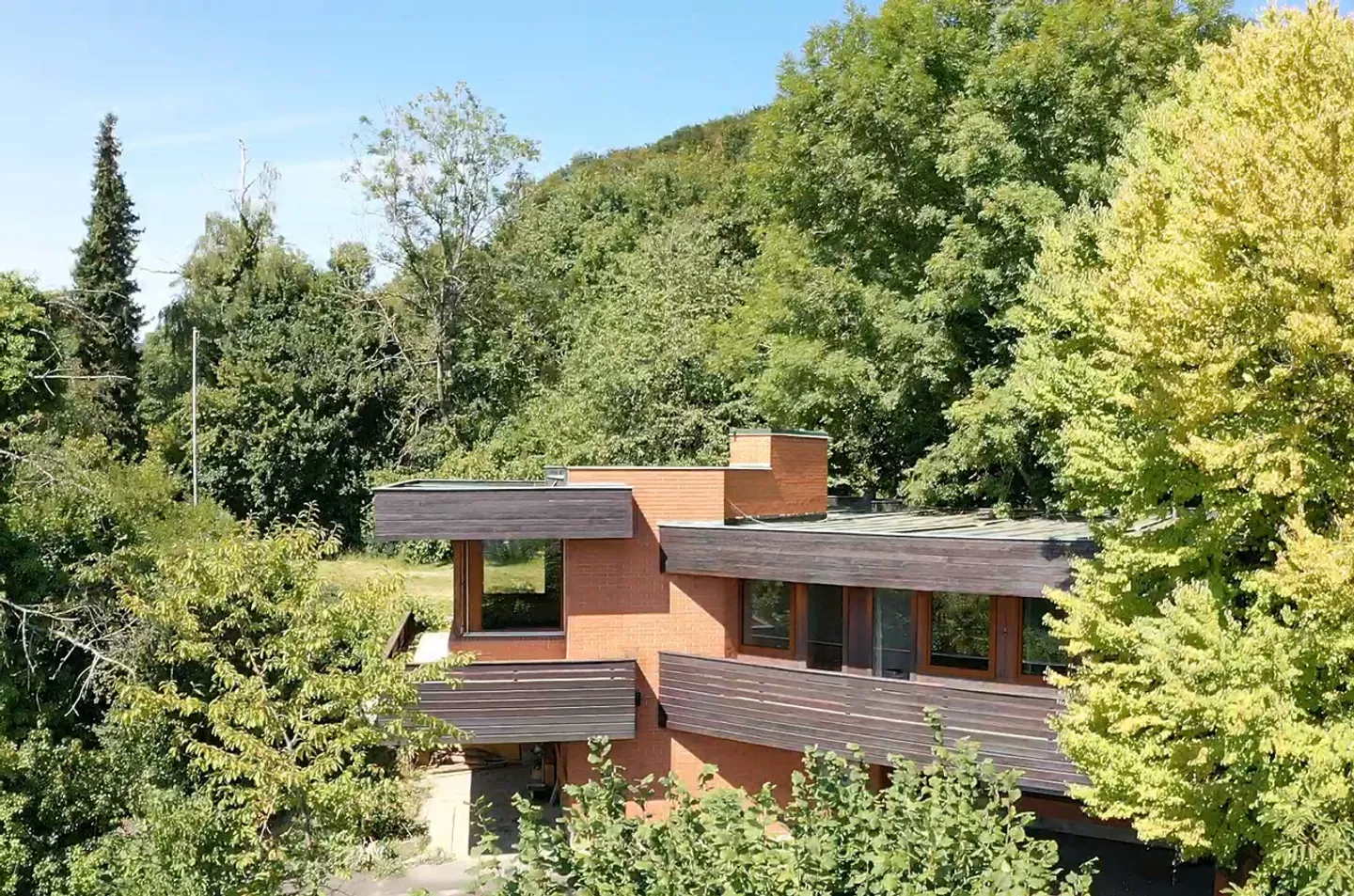 Maison d'architecte impressionnante avec de grands espaces - Photo 2 sur 19