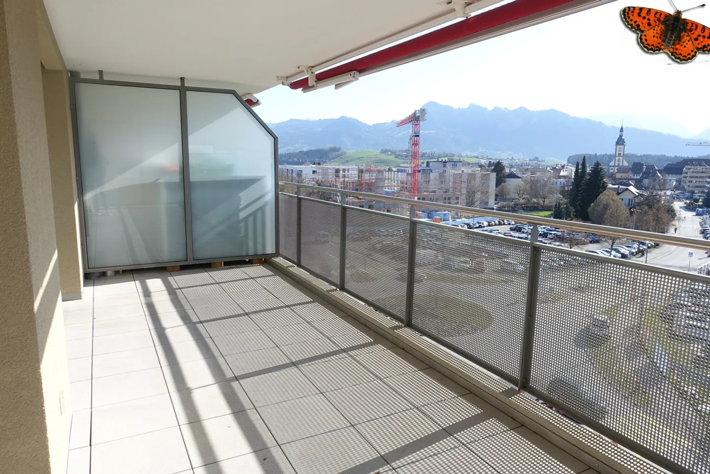 GRANDE APPARTAMENTO DI 4 ½ STANZE - VICINO ALLA STAZIONE! - Foto 8 di 9