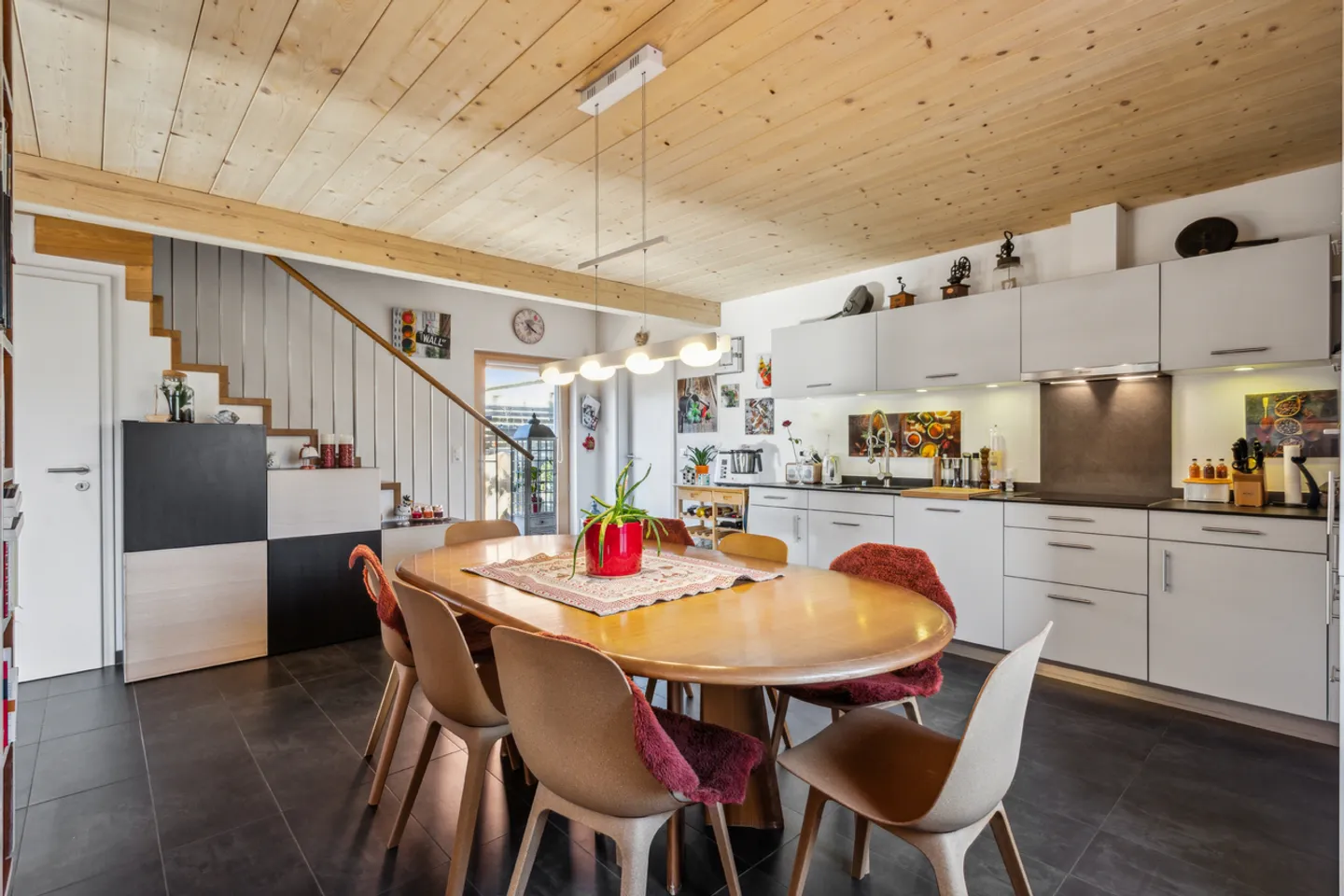 Charmantes Einfamilienhaus in der ruhigen Gemeinde Ropraz - Foto 4 von 13