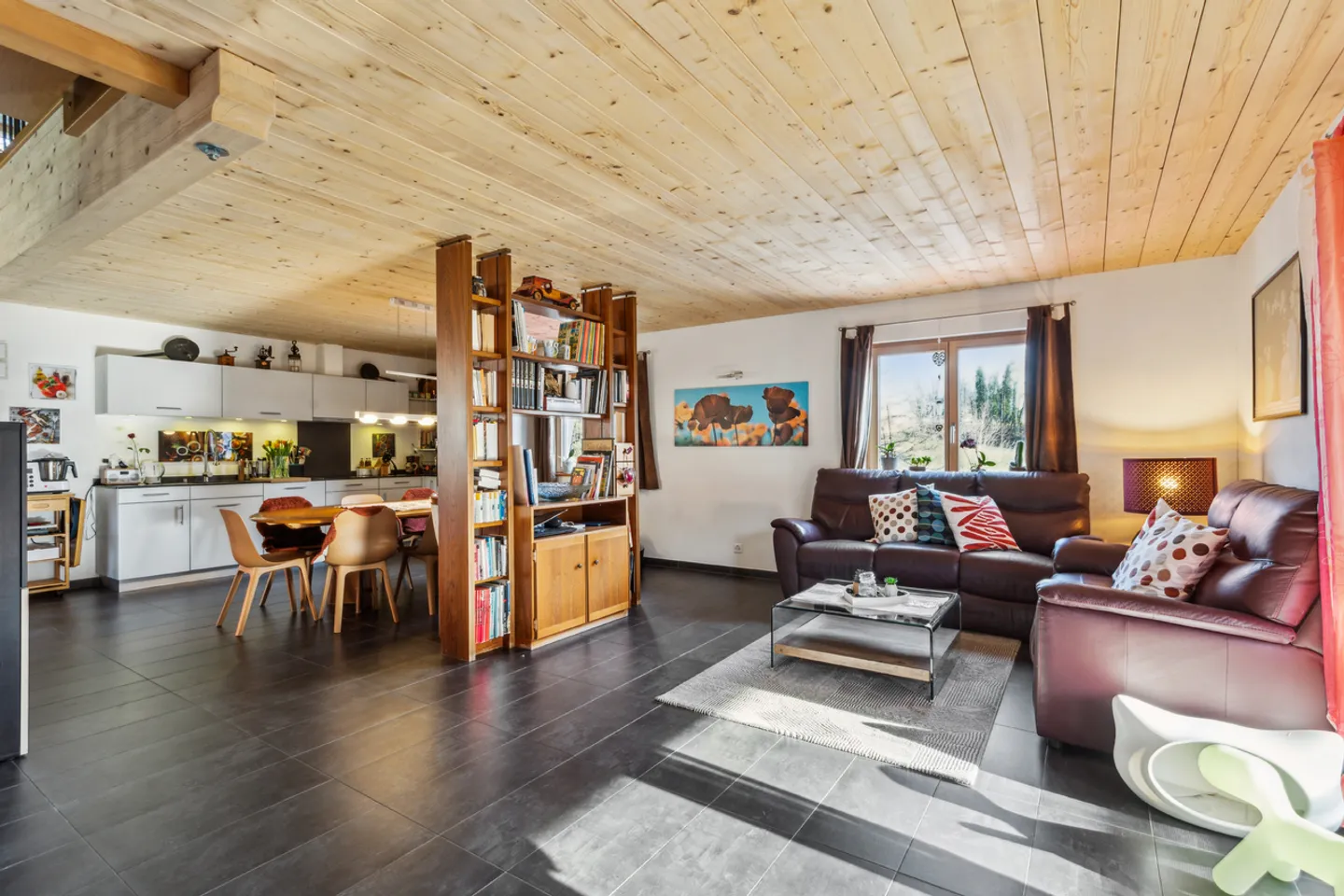 Charmantes Einfamilienhaus in der ruhigen Gemeinde Ropraz - Foto 5 von 13