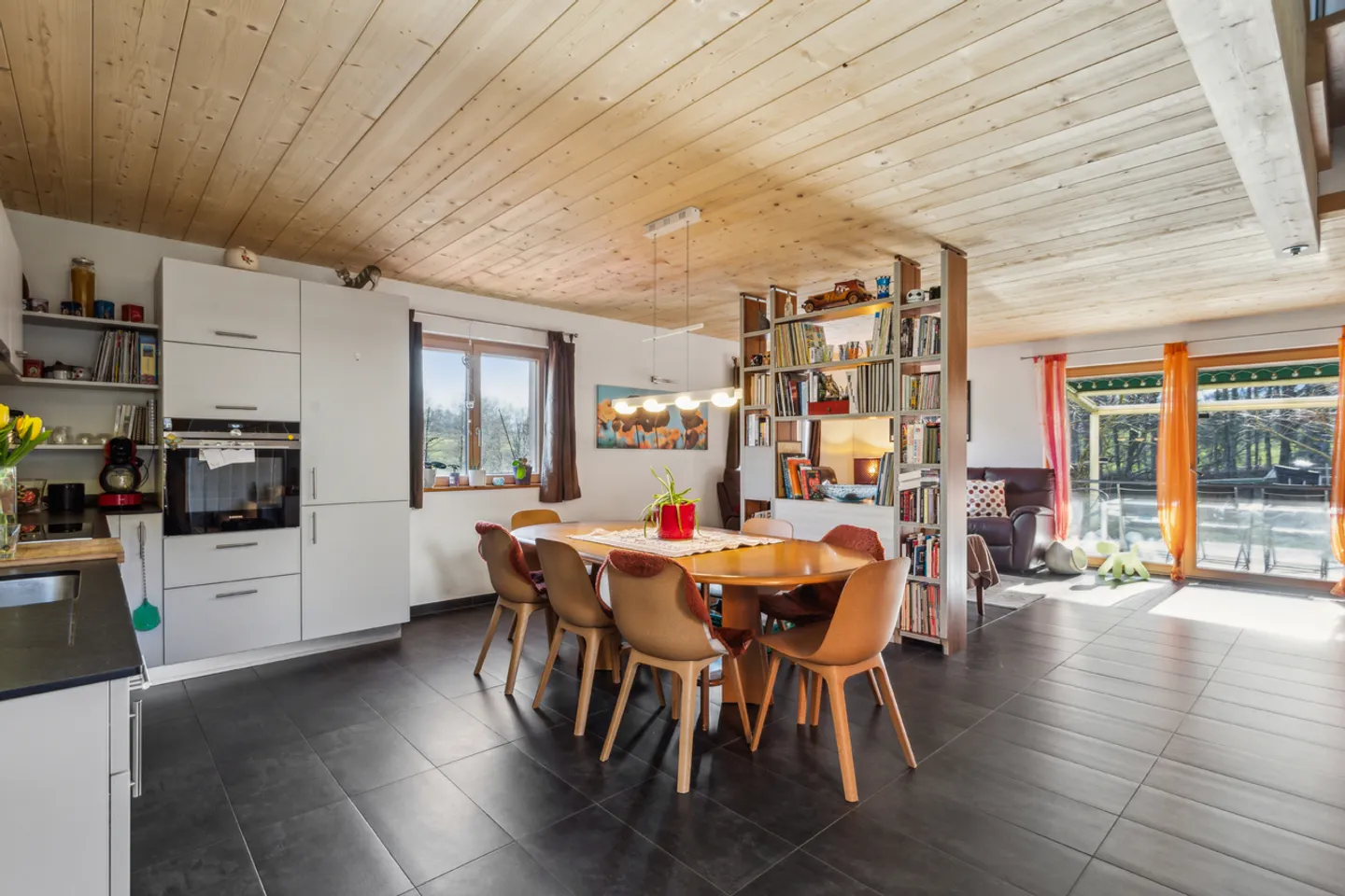 Charmantes Einfamilienhaus in der ruhigen Gemeinde Ropraz - Foto 1 von 13