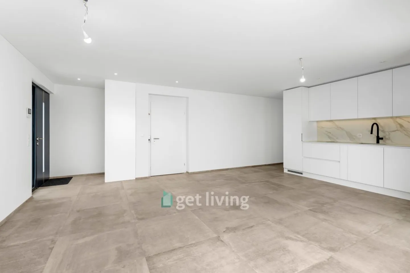 NEW BUILD IN A PRIME LOCATION (APT-C) WITH SPACIOUS PATIO 40 m2 & PRIVATE LAUNDRY ROOM AND CELLAR (17.4 m2) - Photo 2 of 11