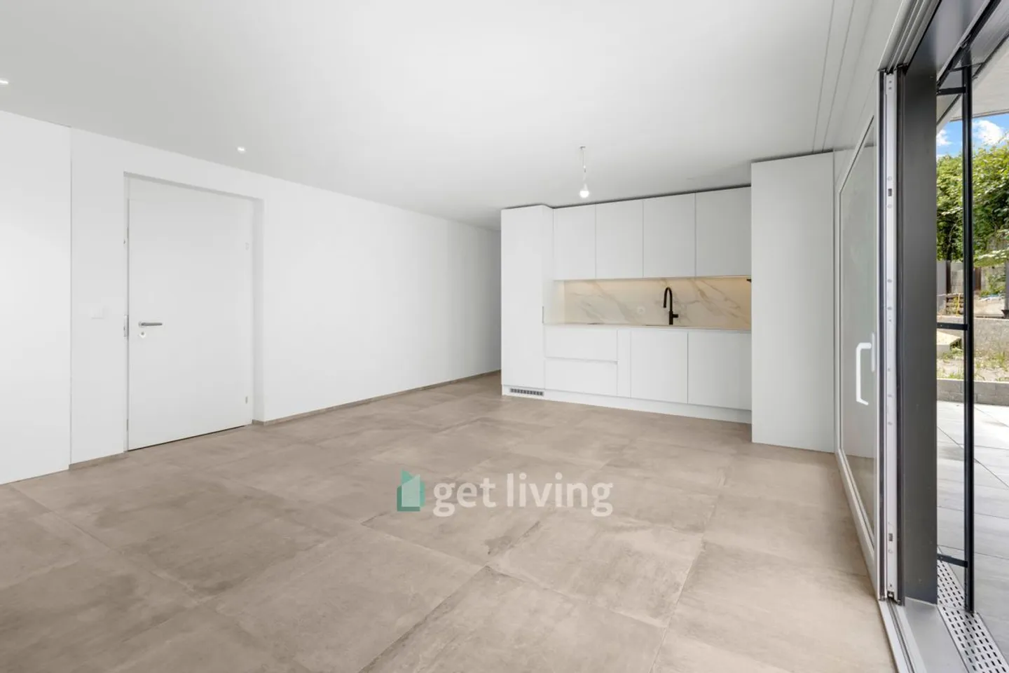 NEW BUILD IN A PRIME LOCATION (APT-C) WITH SPACIOUS PATIO 40 m2 & PRIVATE LAUNDRY ROOM AND CELLAR (17.4 m2) - Photo 3 of 11