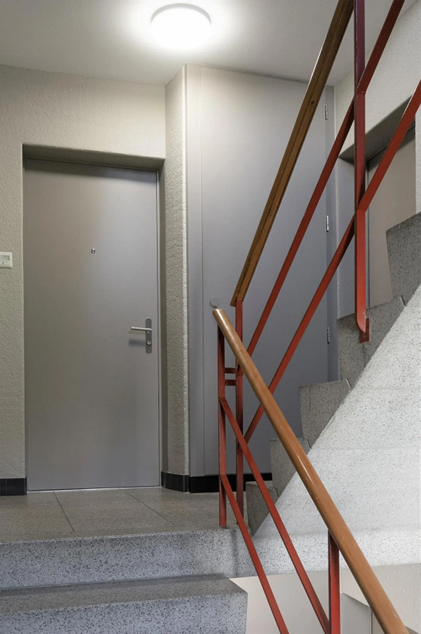 Appartement 2 1/2 pièces entièrement rénové, petit, fin mais OHO! - Photo 10 sur 10