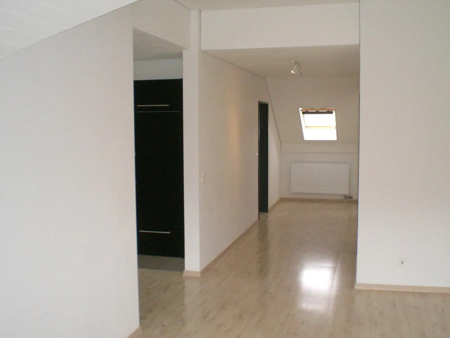 Charming, spacious living under the roof – Prime location - Photo 4 of 10