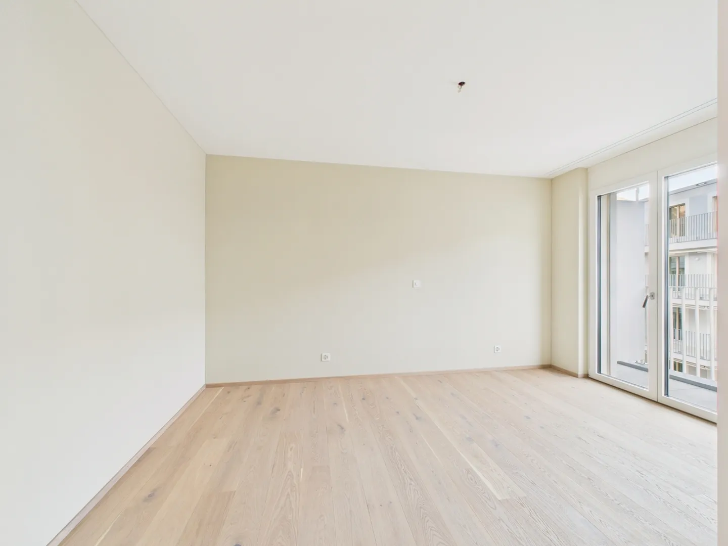 Modern 3.5-room apartment with balcony in Chur - Photo 4 of 10