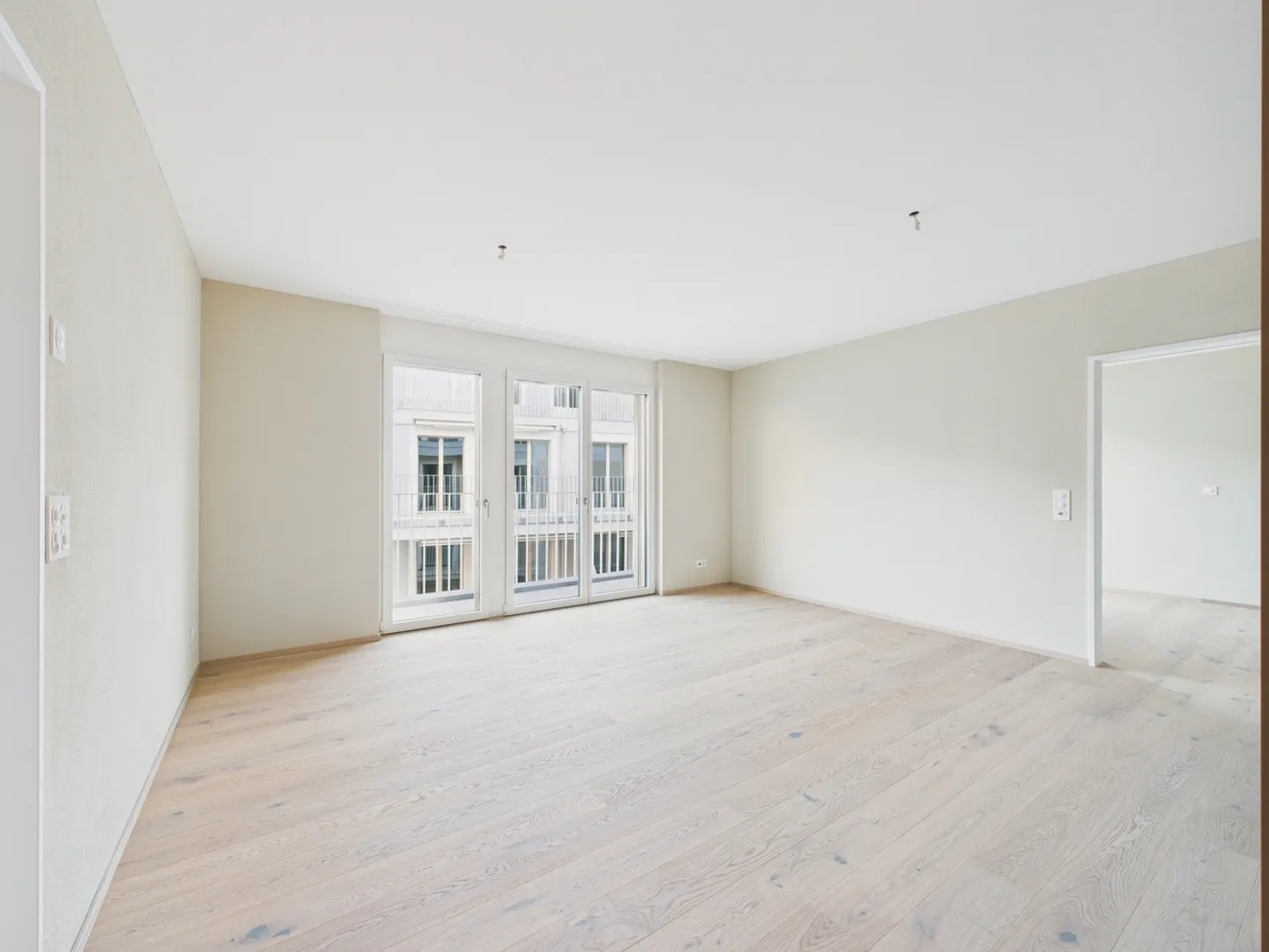 Modern 3.5-room apartment with balcony in Chur - Photo 1 of 10