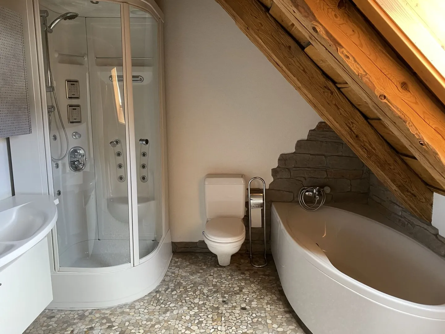 Charmant appartement en attique à Sonvilier - Photo 5 sur 5