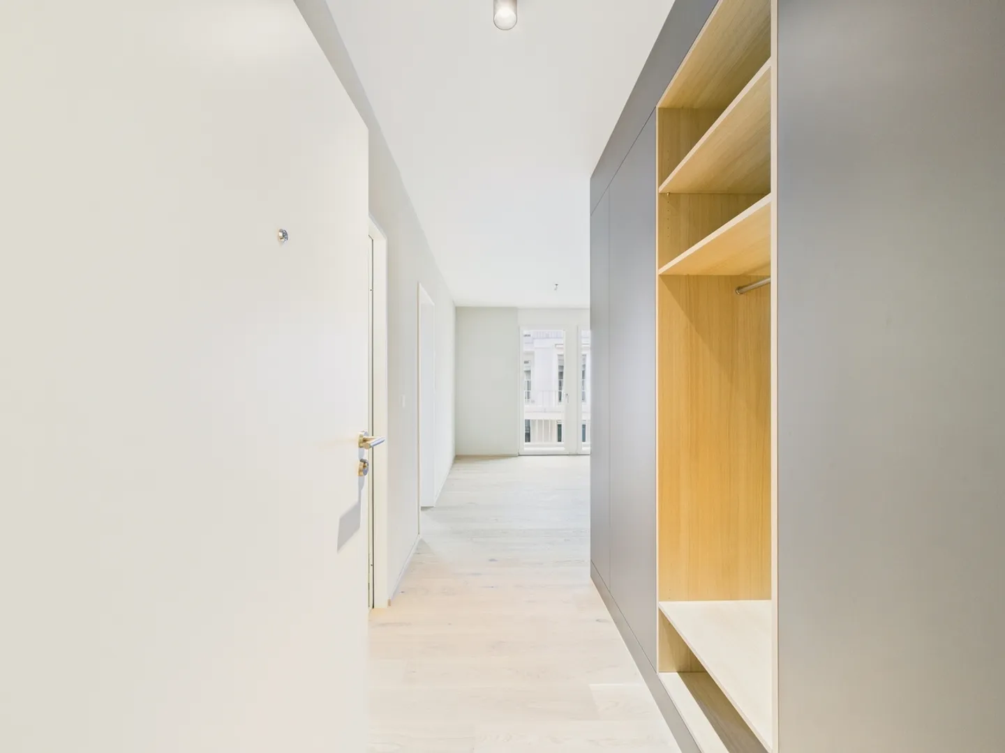 Modern 3.5-room apartment with balcony in Chur - Photo 7 of 10