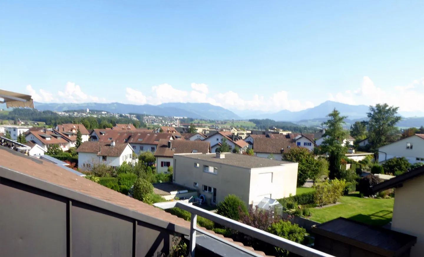 Penthouse de 2½ pièces de rêve avec balcon sud - Photo 2 sur 6