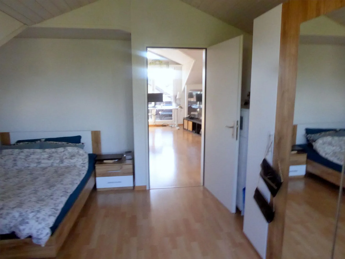 Penthouse de 2½ pièces de rêve avec balcon sud - Photo 4 sur 6