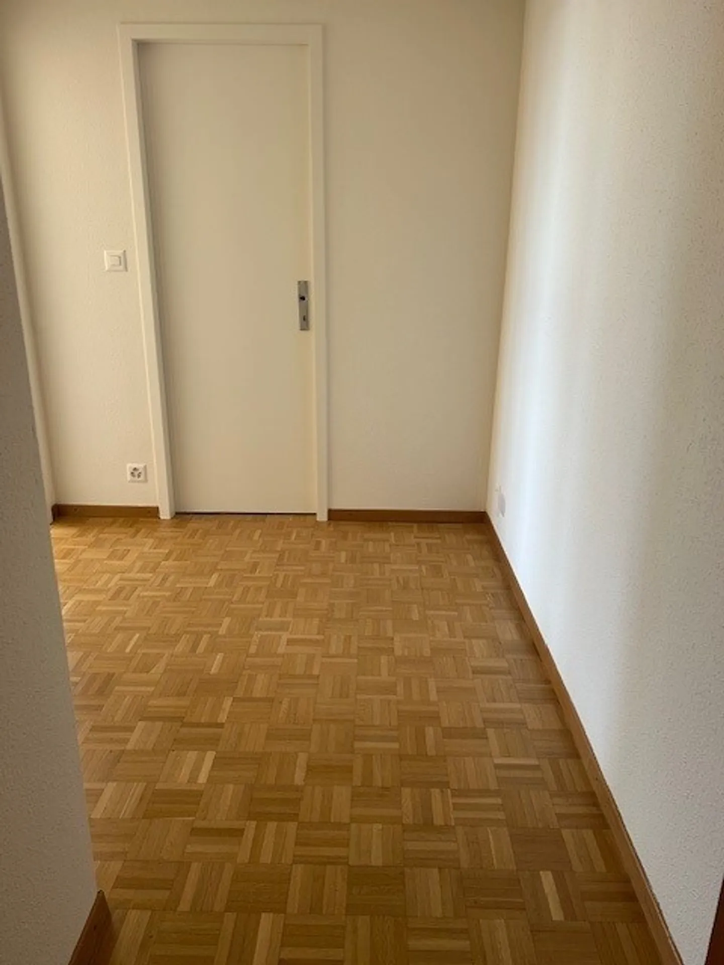 BOUCHET/BALEXERT DISTRICT - 4 rooms UNFURNISHED - Photo 4 of 9