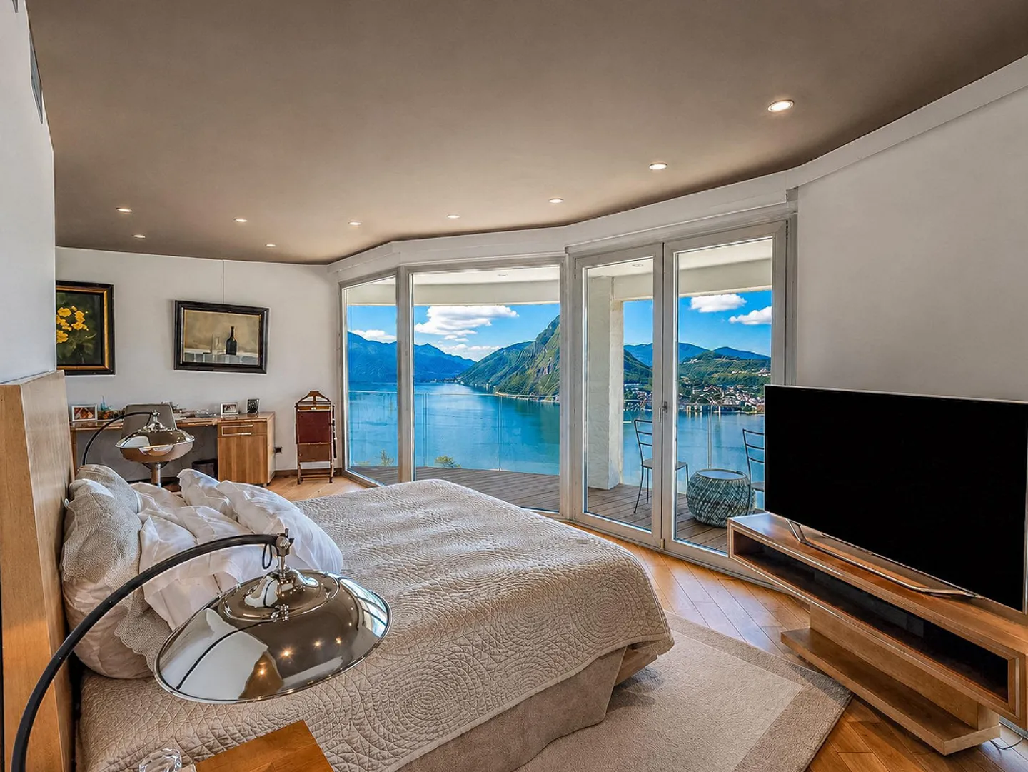 Appartamento Duplex di Lusso con Vista Lago - Foto 4 di 8