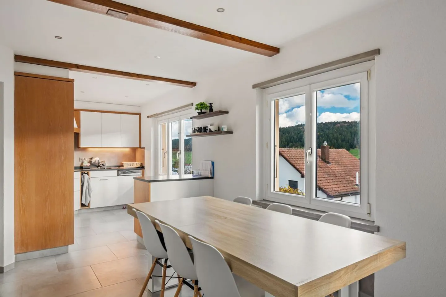 House with two apartments and 7 garages - Photo 6 of 13