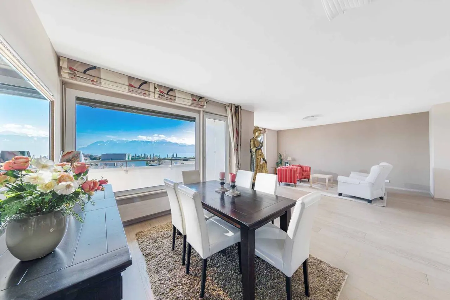Appartamento ristrutturato di 5,5 locali con vista panoramica sul lago e sulle montagne - Foto 4 di 8
