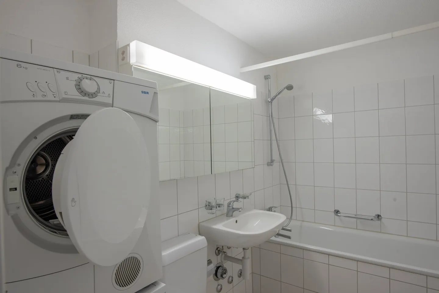 Large 1-room apartment for rent! - Photo 4 of 5