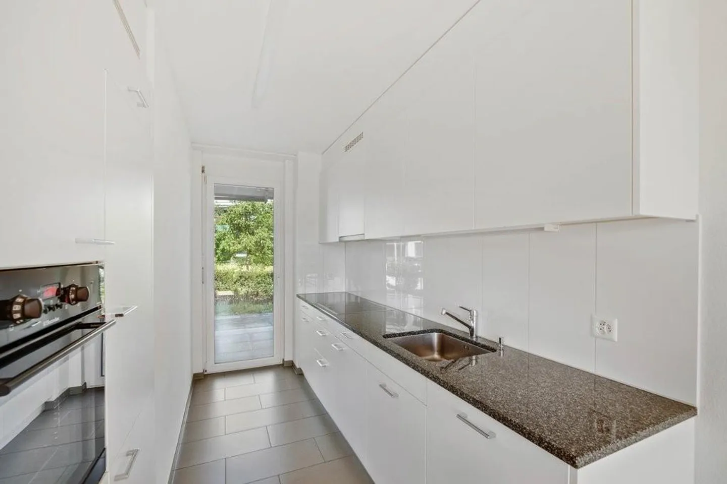 Living like in a single-family home? Here! - Photo 3 of 11