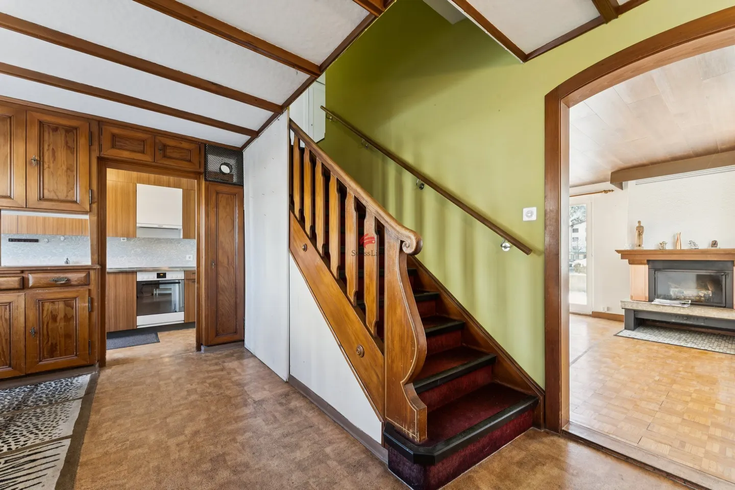 Charming Duplex with Balcony - Photo 3 of 11