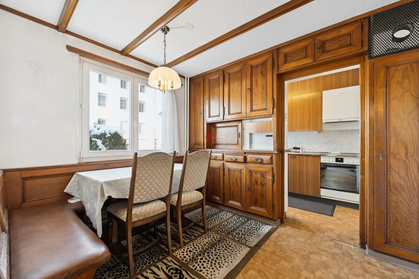 Charming Duplex with Balcony - Photo 4 of 11