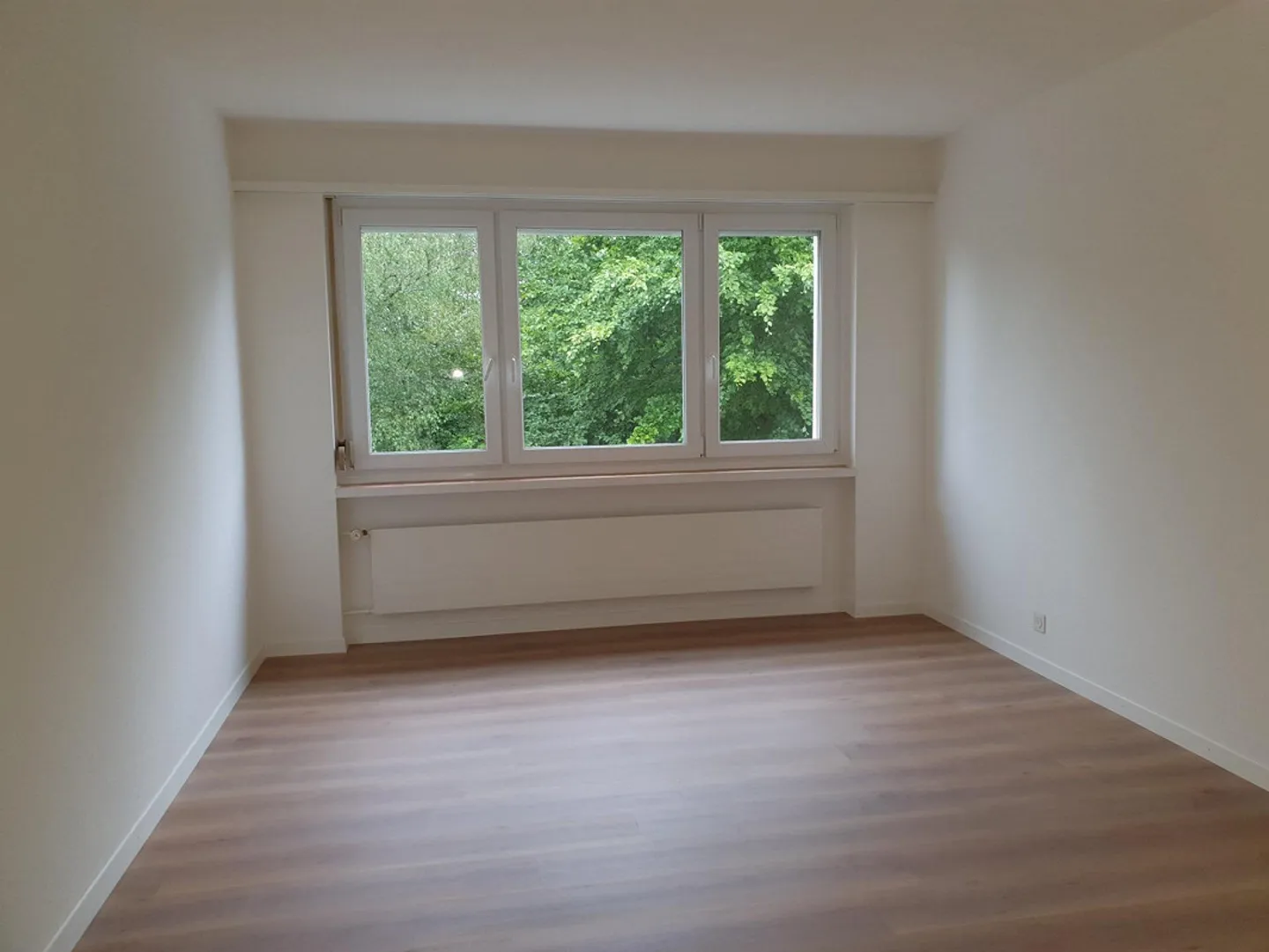 Luminoso appartamento di 3,5 stanze a Dübendorf - Foto 3 di 4