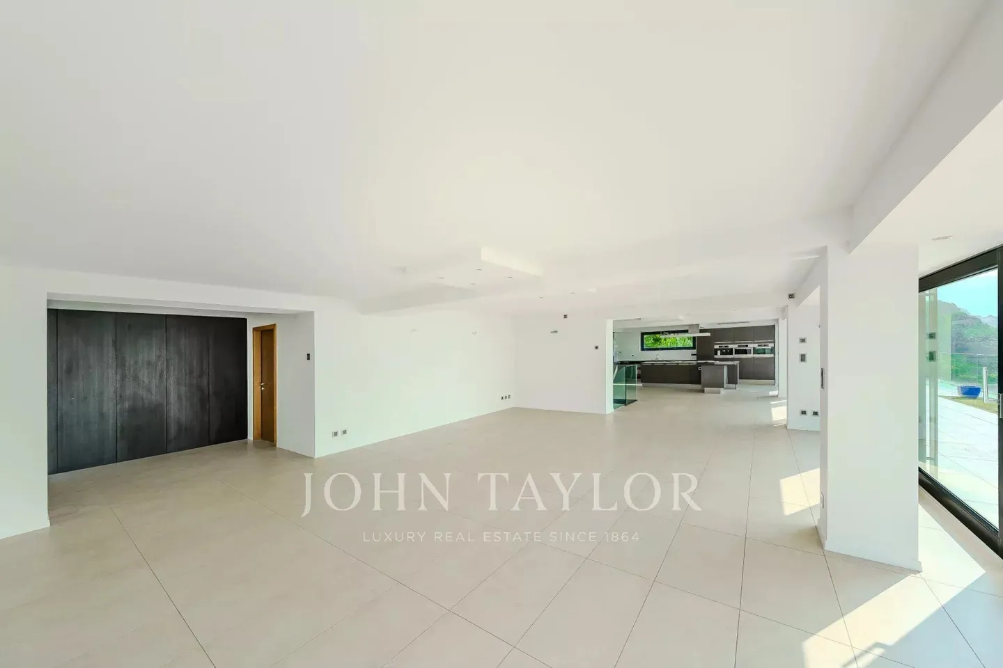 Opportunity not to be missed! Exceptional villa with breathtaking view of the lake - Photo 4 of 20