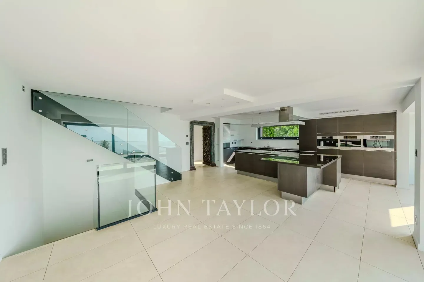 Opportunity not to be missed! Exceptional villa with breathtaking view of the lake - Photo 5 of 20