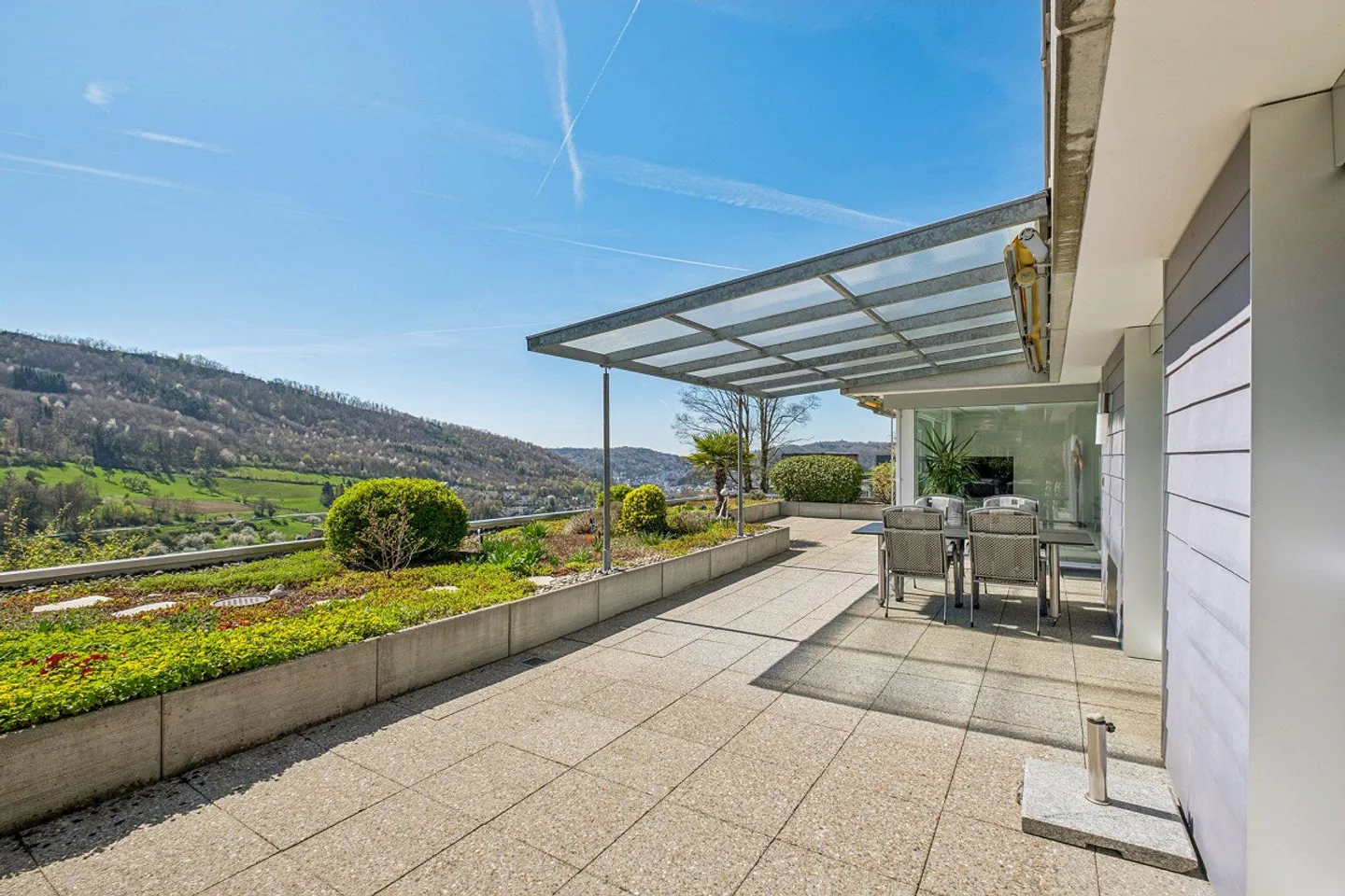 Spacious terrace apartment with breathtaking views - Photo 1 of 4