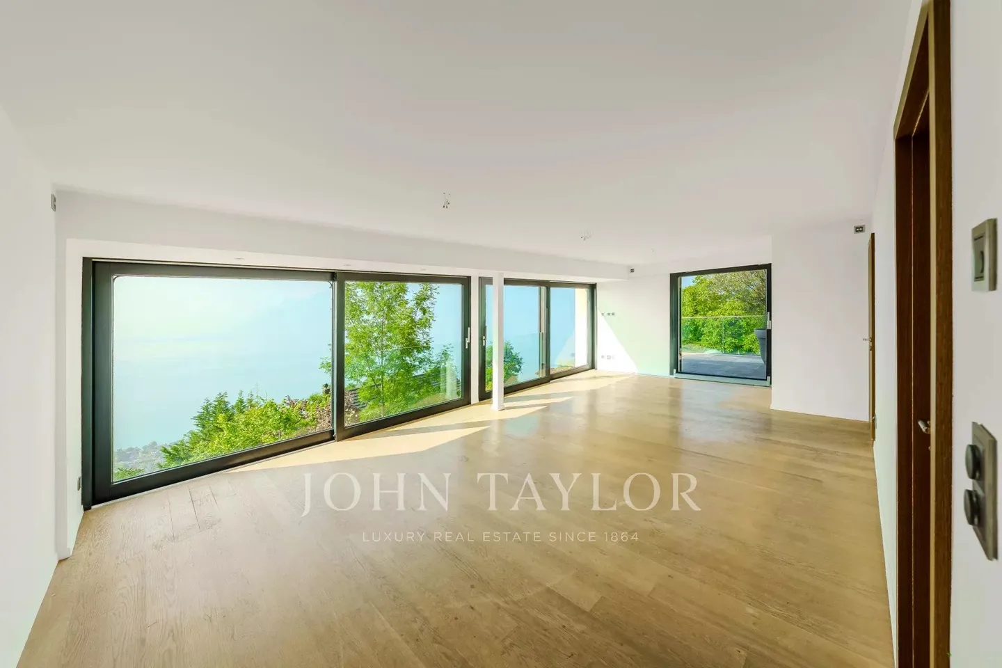 Opportunity not to be missed! Exceptional villa with breathtaking view of the lake - Photo 13 of 20