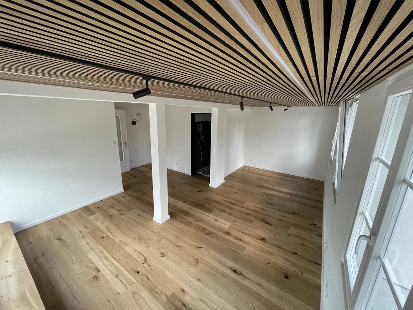 Ladenlokal / Gewerberaum an Hauptstrasse mit Schaufenster 30m2 - Foto 2 von 7