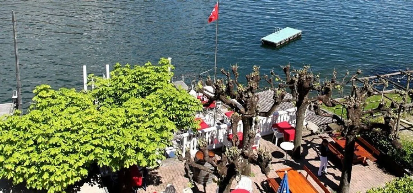 Romantisches Hotel am See mit privatem Strand, Restaurant und prächtigen... - Foto 6 von 10