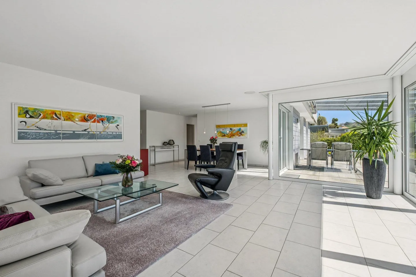 Spacious terrace apartment with breathtaking views - Photo 3 of 4