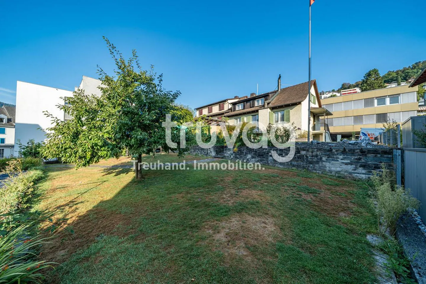 Terrain de 700 m² avec un potentiel de développement attrayant - Photo 1 sur 8