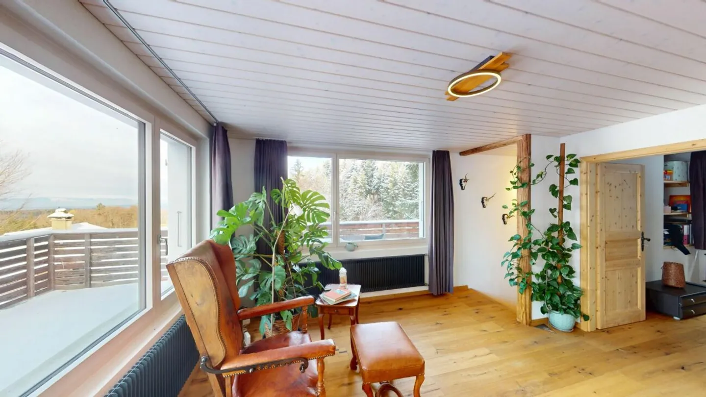 Quiet location, breathtaking view, renovated and full of potential - Photo 10 of 14