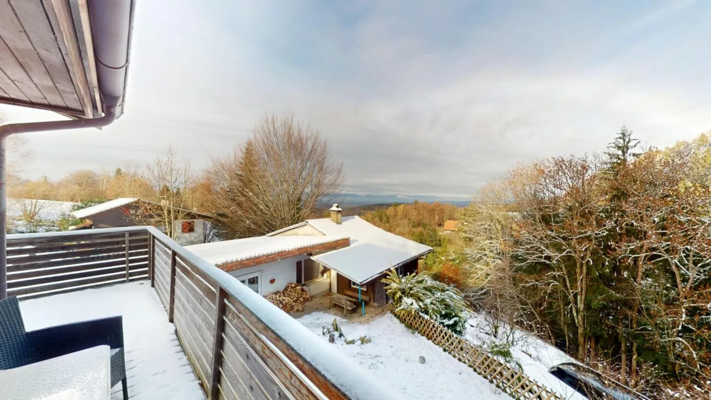 Quiet location, breathtaking view, renovated and full of potential - Photo 13 of 14