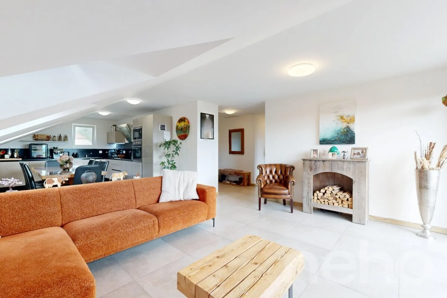 Contemporary penthouse with large balcony and unobstructed view - Photo 4 of 12