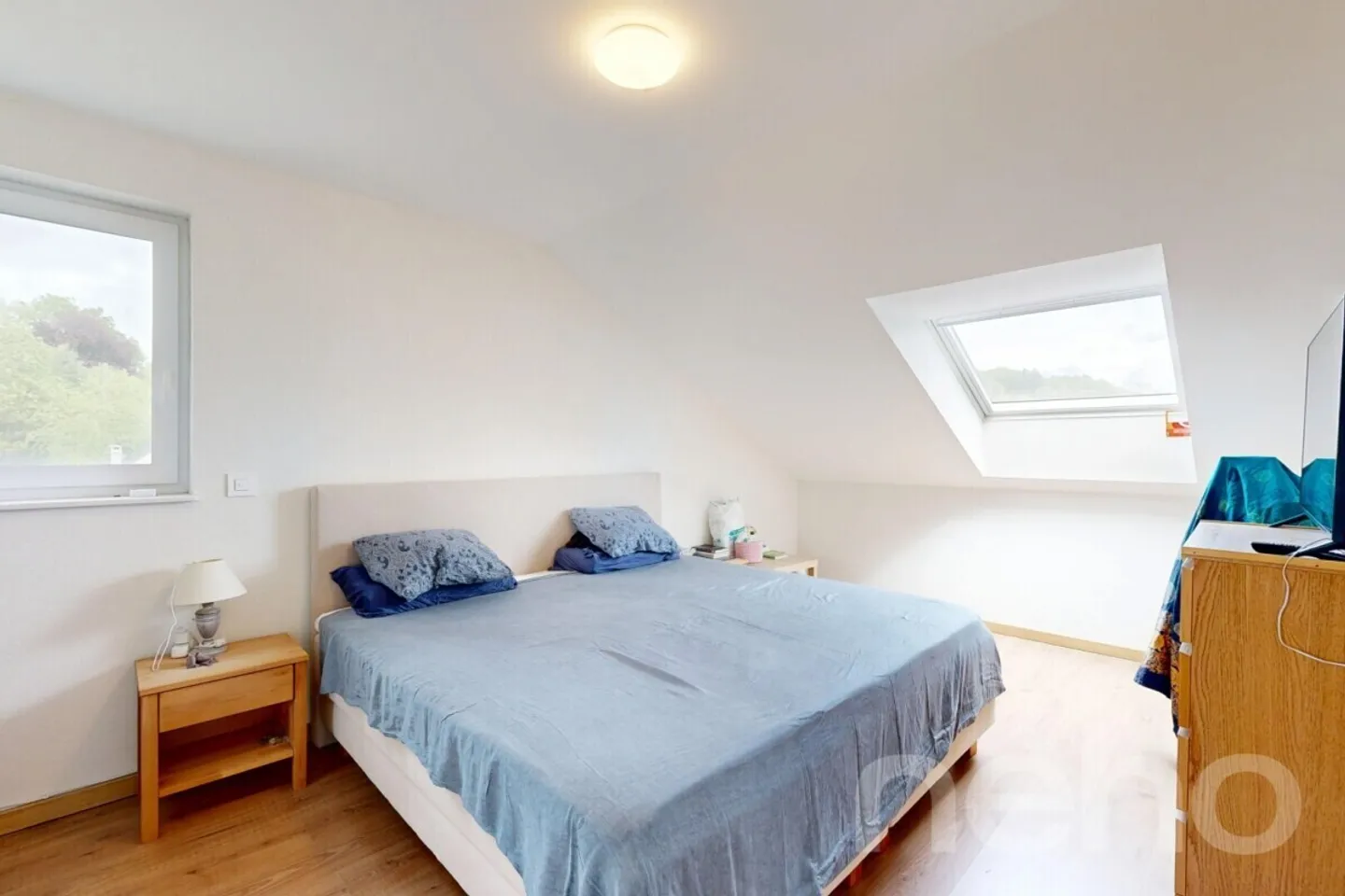 Contemporary penthouse with large balcony and unobstructed view - Photo 7 of 12