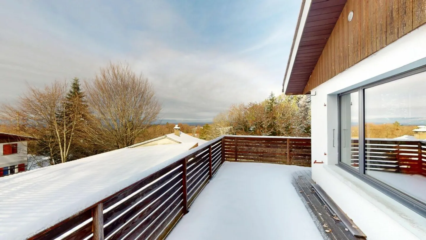 Quiet location, breathtaking view, renovated and full of potential - Photo 14 of 14