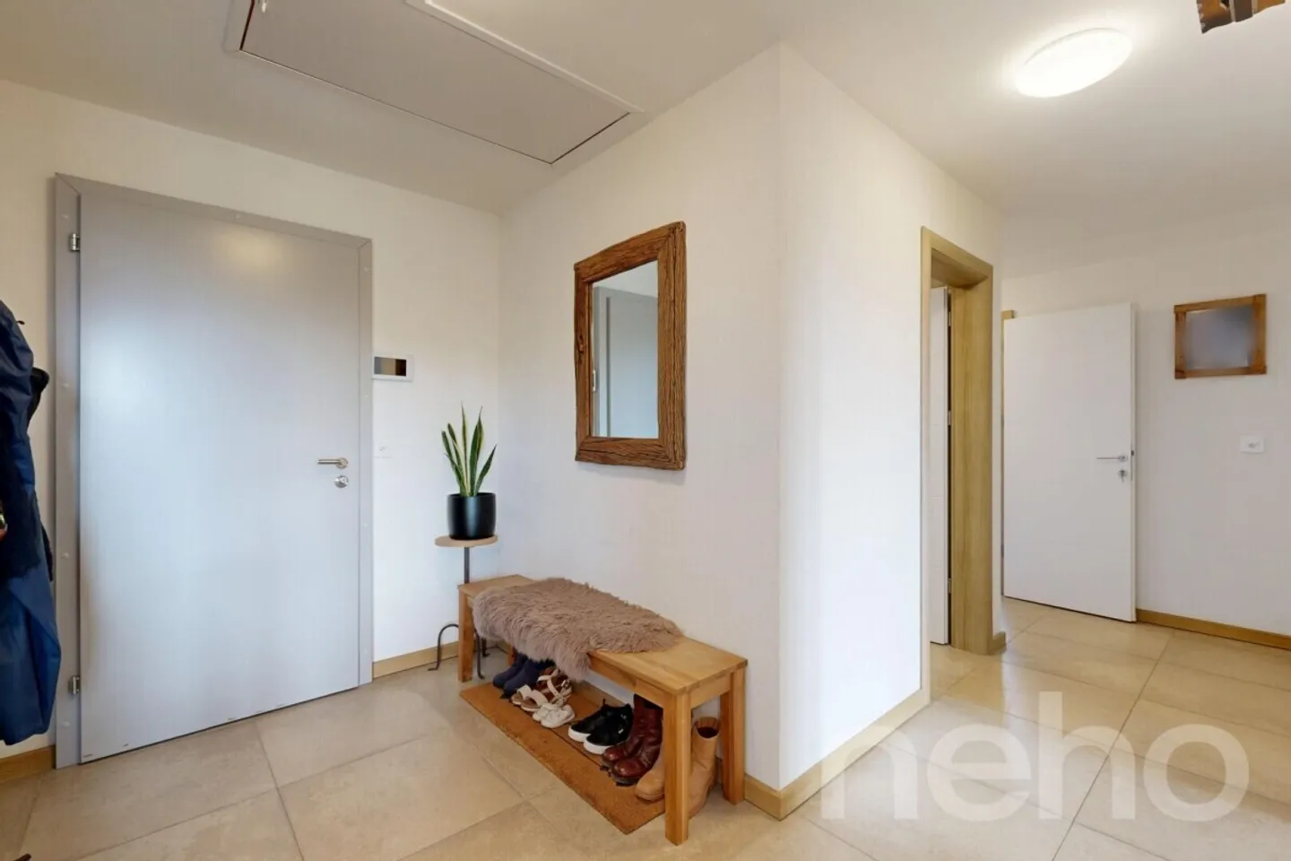 Contemporary penthouse with large balcony and unobstructed view - Photo 11 of 12