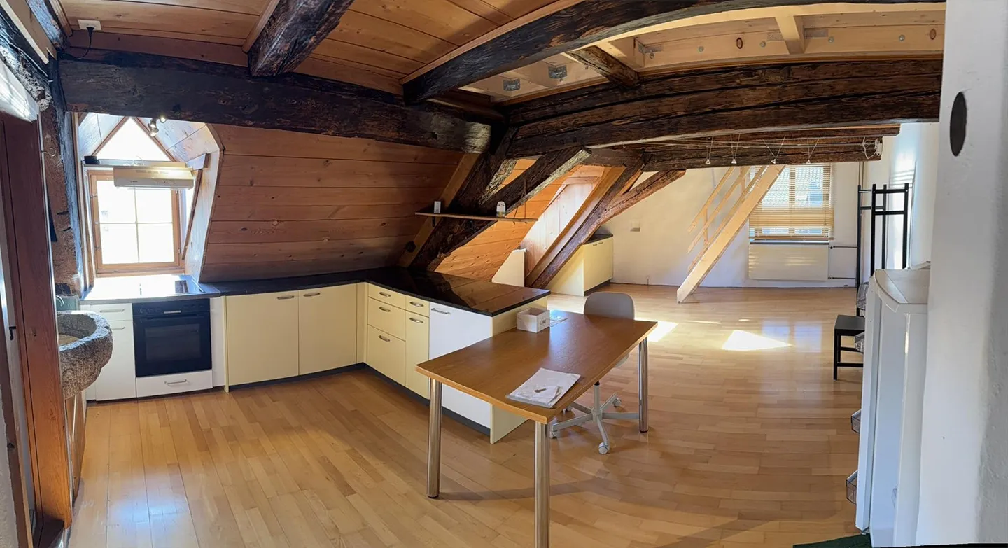 Appartamento duplex in una posizione tranquilla, comprese le spese per l'elettricità - Foto 1 di 13