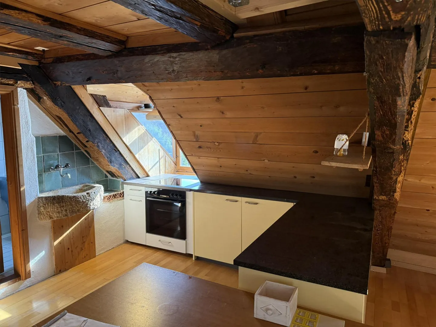Appartamento duplex in una posizione tranquilla, comprese le spese per l'elettricità - Foto 4 di 13