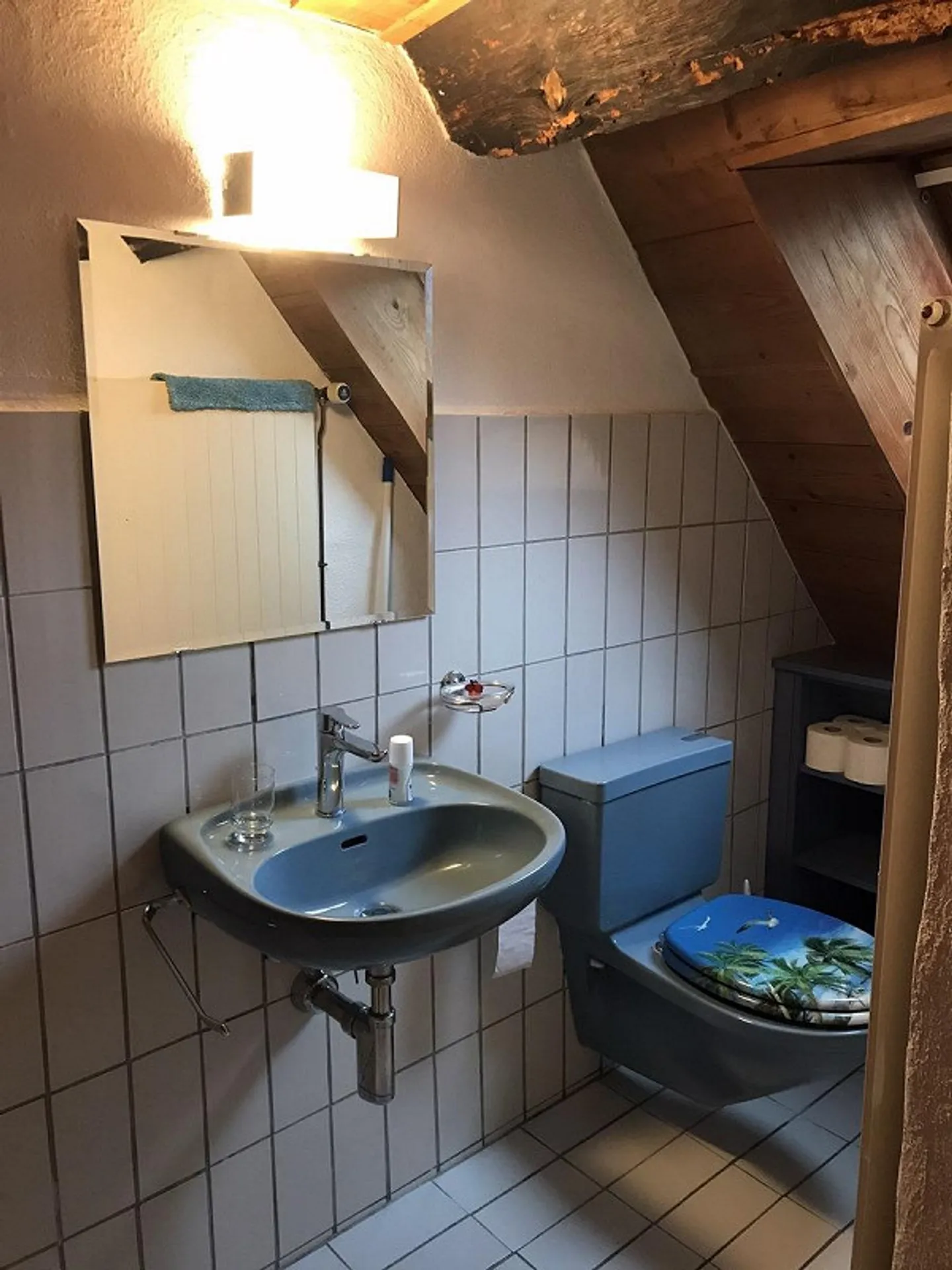 Appartamento duplex in una posizione tranquilla, comprese le spese per l'elettricità - Foto 7 di 13