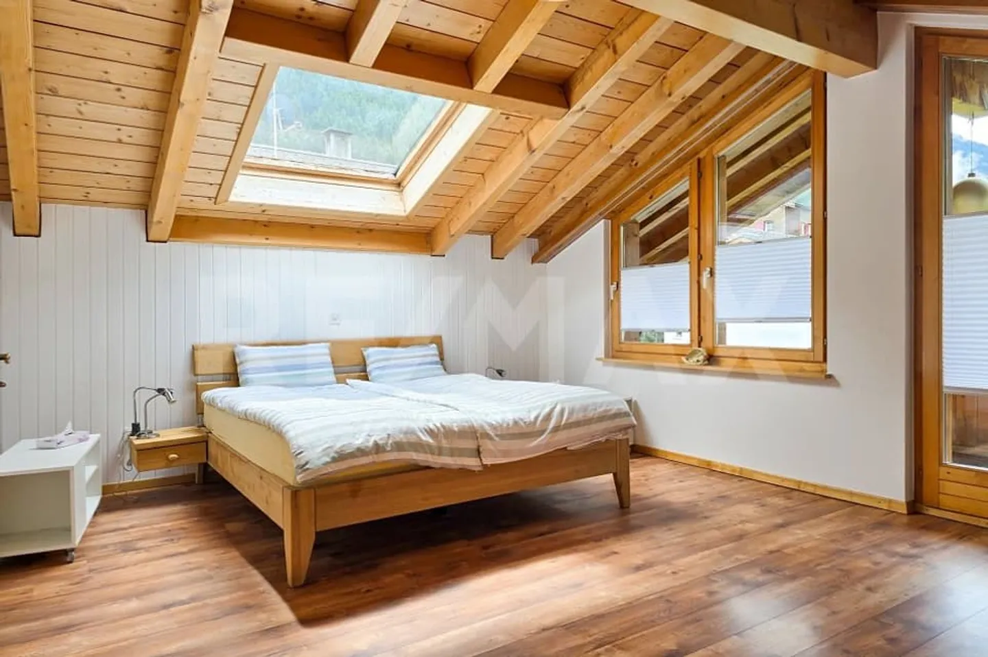 Spacious 5.5-room house with guest studios in the best location in Täsch - Photo 9 of 13