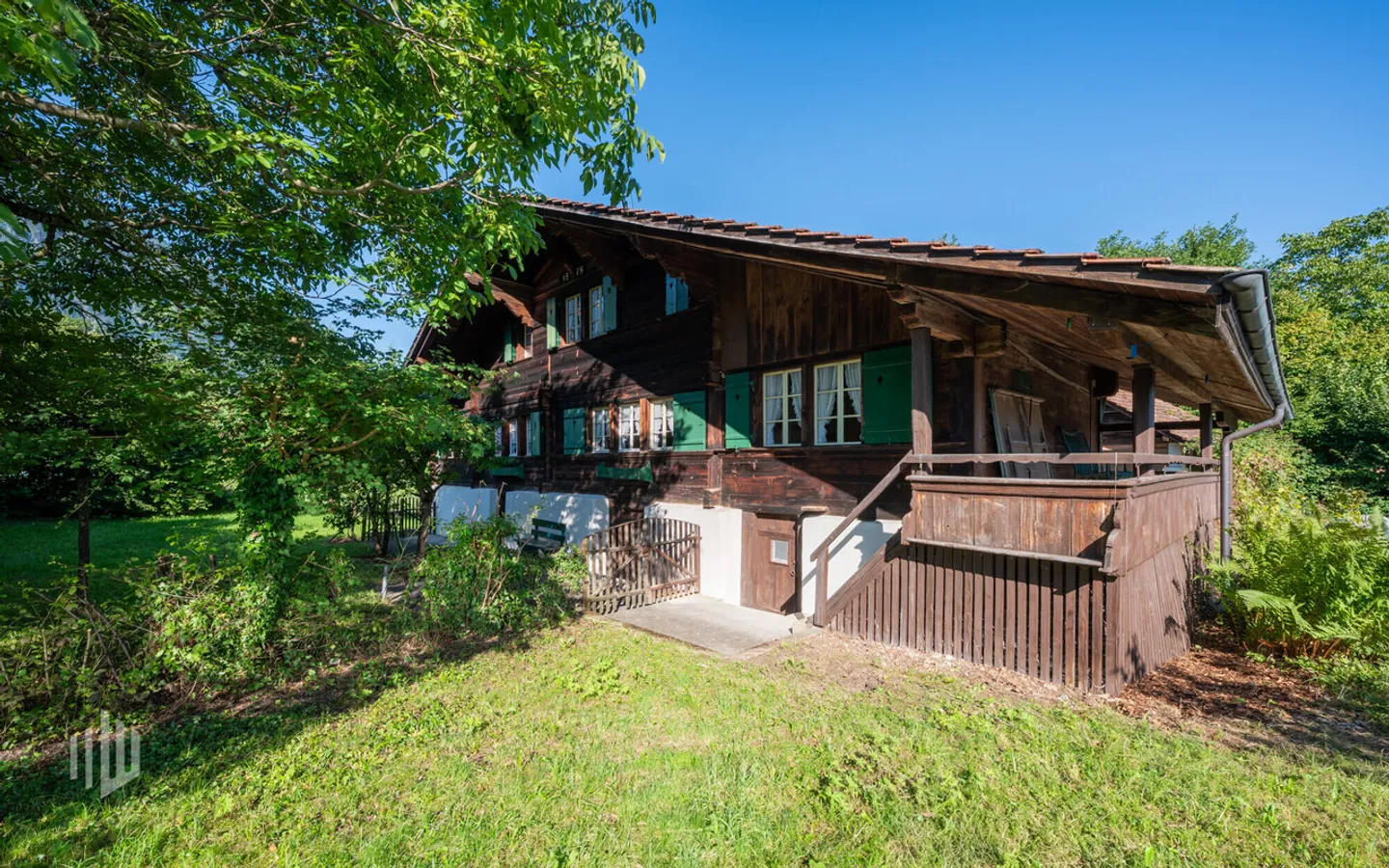 ImmoWyss - Chalet rustico con grande riserva di terreno e vista sul Niesen - Foto 1 di 8