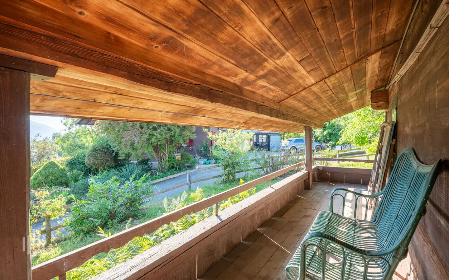 ImmoWyss - Chalet rustico con grande riserva di terreno e vista sul Niesen - Foto 2 di 8